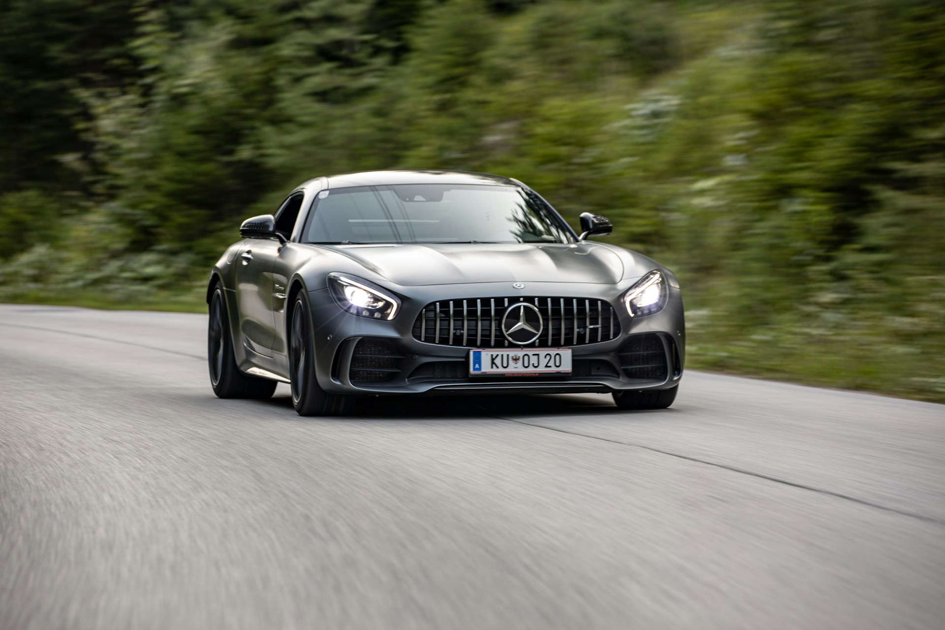 Mercedes AMG GT-R
